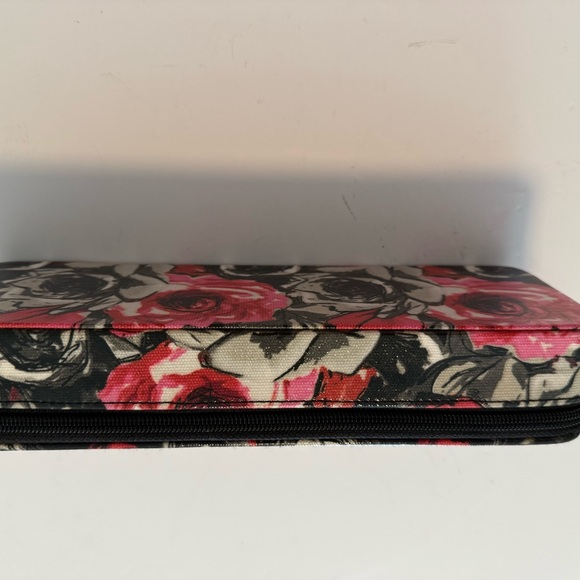 Brighton Floral Heart jewelry travel case in Black, Cream & Pink - Picture 2 of 9
